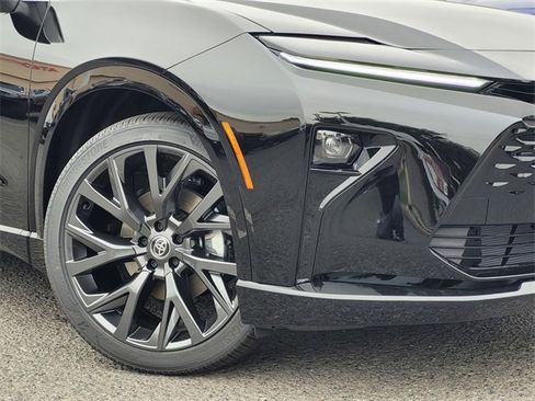 New 2025 Toyota Crown Signia image 3