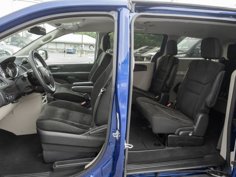 Used 2018 Dodge Grand Caravan SE w/ UConnect Hands-Free Group FWD image 16