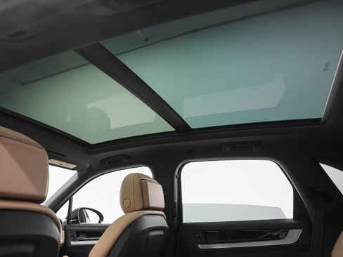 Certified 2025 Porsche Cayenne image 40