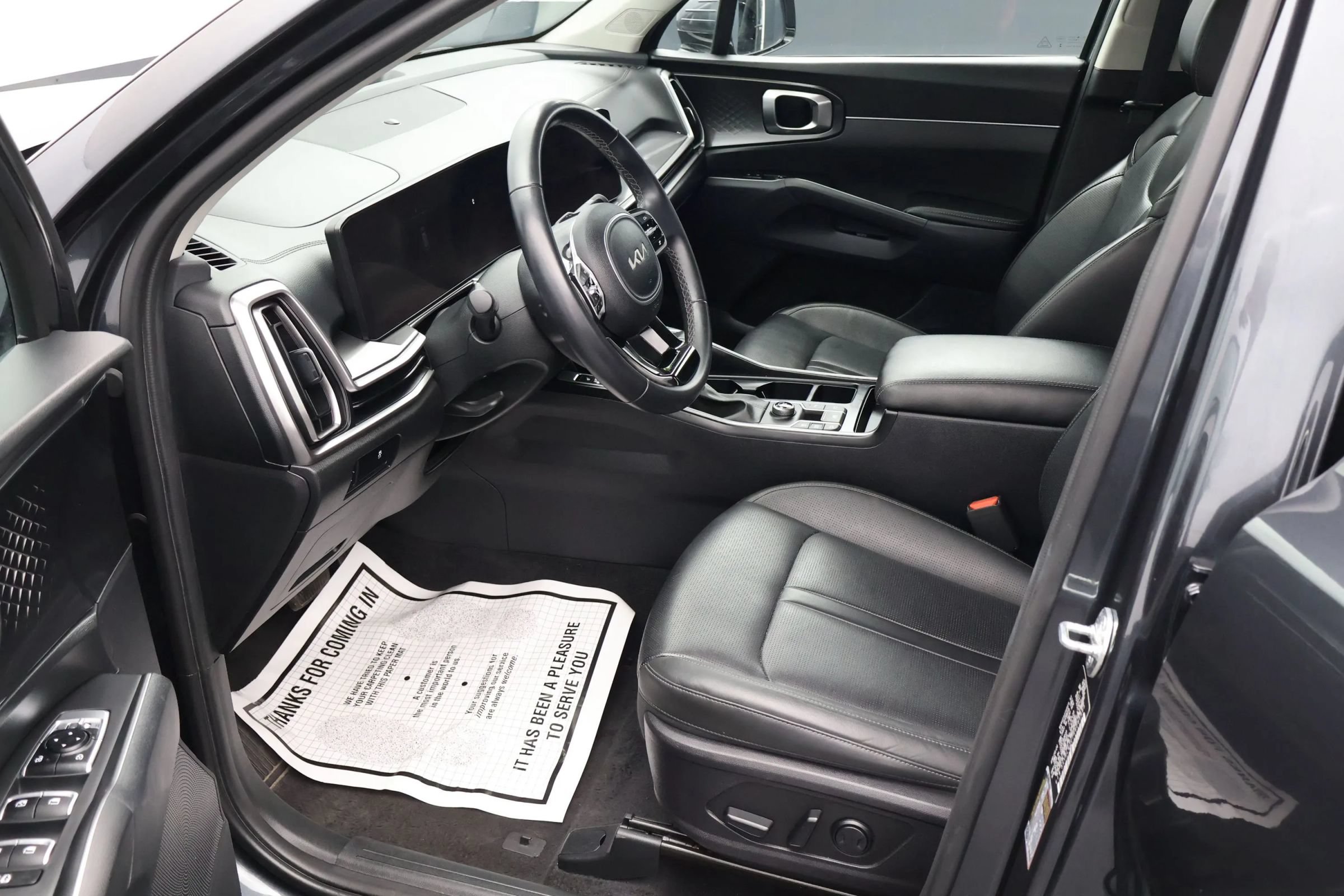 Used 2024 Kia Sorento S FWD image 11