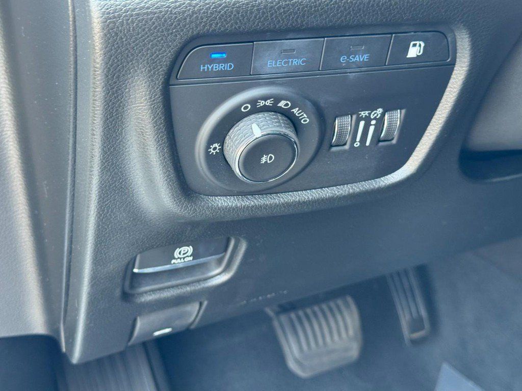Used 2022 Jeep Grand Cherokee Overland w/ Luxury Tech Group IV AWD/4WD image 17