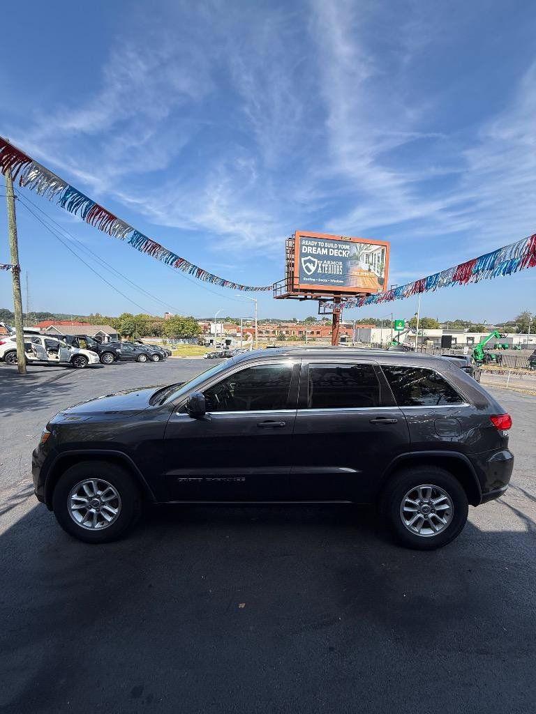 Used 2019 Jeep Grand Cherokee Laredo RWD image 8