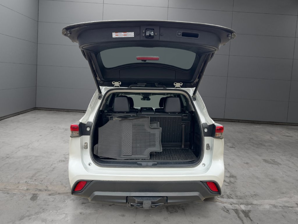 Certified 2022 Toyota Highlander XLE AWD/4WD image 19