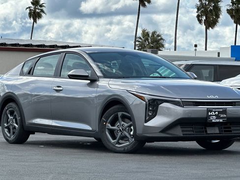 New 2026 Kia K4 FWD image 2