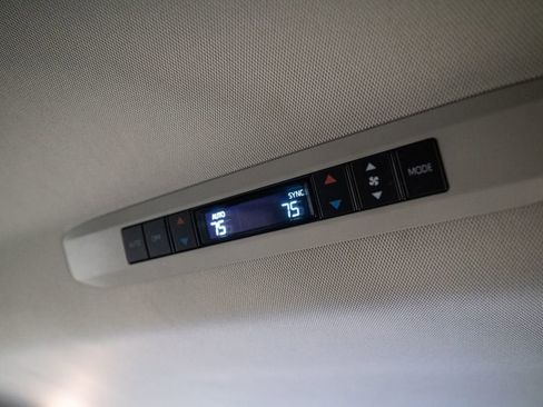 Certified 2025 Toyota Sienna XLE FWD image 38