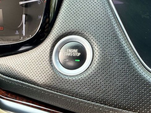 Used 2018 Cadillac XT5 Luxury w/ Driver Awareness Package image 6