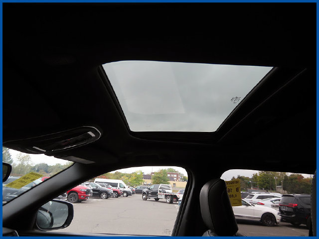 Used 2023 Jeep Grand Cherokee Altitude AWD/4WD image 15