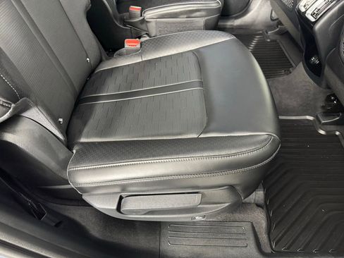 Used 2025 Kia Sorento SX image 31