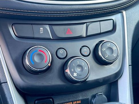 Used 2022 Chevrolet Trax LT w/ Driver Confidence Package AWD/4WD image 15