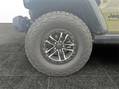 Used 2025 Jeep Wrangler Willys image 14