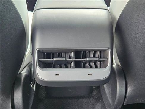 Used 2023 Tesla Model Y Long Range AWD/4WD image 19