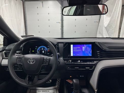 Used 2025 Toyota Camry SE image 16