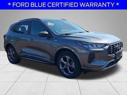 Used 2023 Ford Escape ST-Line w/ Tech Pack #1 AWD/4WD image 3