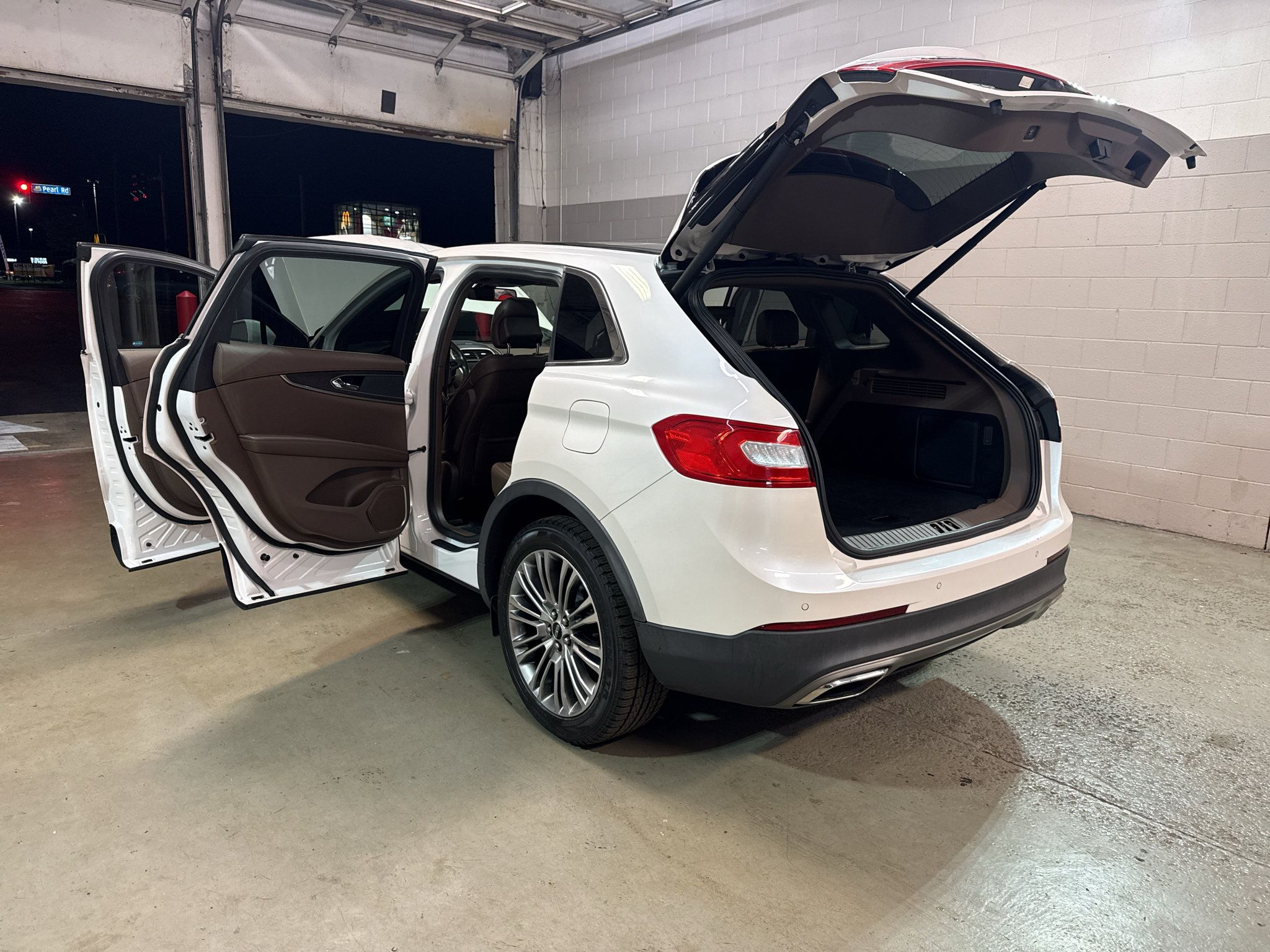 Used 2017 Lincoln MKX Reserve w/ Lincoln MKX Climate Package AWD/4WD image 12