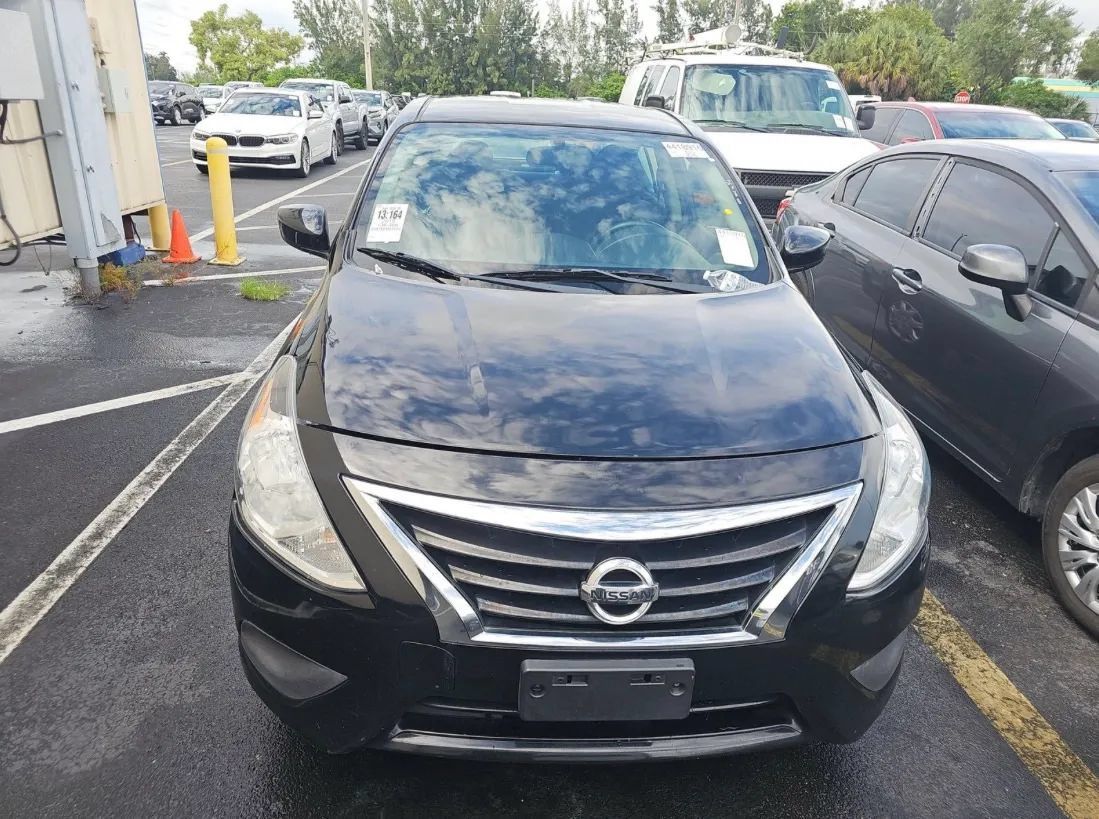 Used 2019 Nissan Versa SV FWD image 2