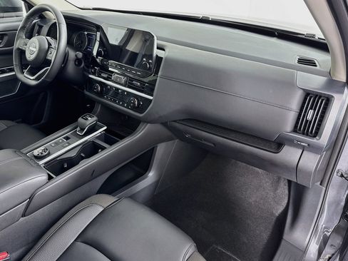 Used 2025 Nissan Pathfinder SL AWD/4WD image 30