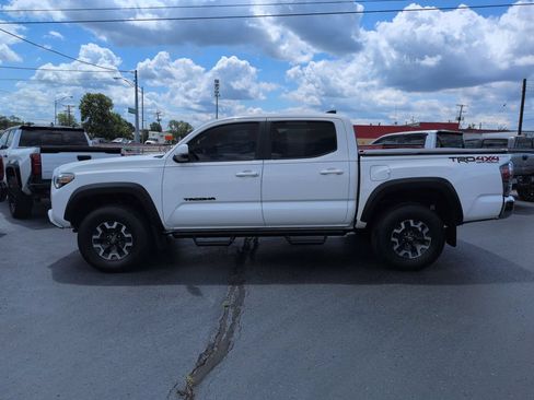 Used 2021 Toyota Tacoma TRD Off-Road AWD/4WD image 2