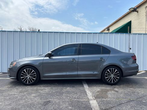 Used 2016 Volkswagen Jetta Sport FWD image 2