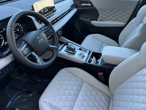 New 2025 Mitsubishi Outlander SEL image 9