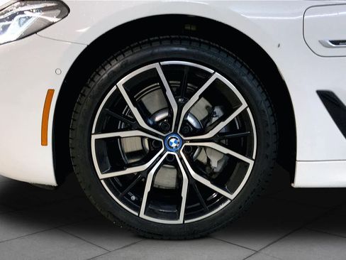 Certified 2023 BMW 530e xDrive w/ Premium Package AWD/4WD image 10