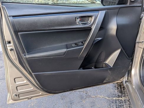 Used 2017 Toyota Corolla L image 9