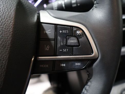 Certified 2022 Toyota Highlander XLE image 33