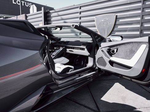 Used 2024 Lamborghini Huracan EVO AWD/4WD image 31