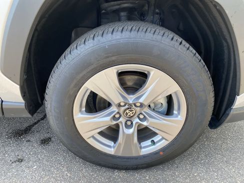 Used 2025 Toyota RAV4 XLE w/ Convenience Package image 17