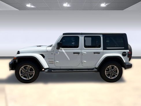 Used 2018 Jeep Wrangler Unlimited Sahara AWD/4WD image 2