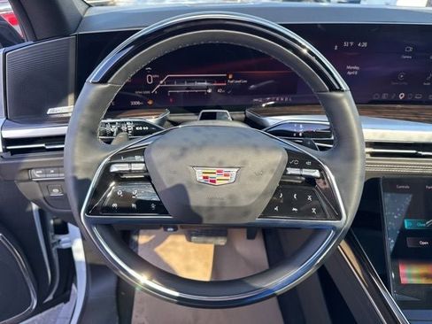 Certified 2026 Cadillac Escalade Luxury w/ LPO, Radiant Package AWD/4WD image 11