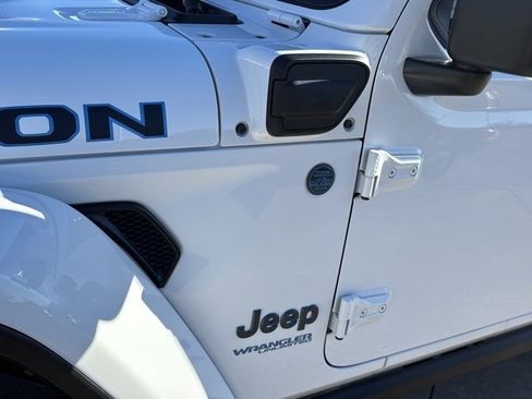 Used 2022 Jeep Wrangler Unlimited Rubicon 4xe w/ Cold Weather Group image 15