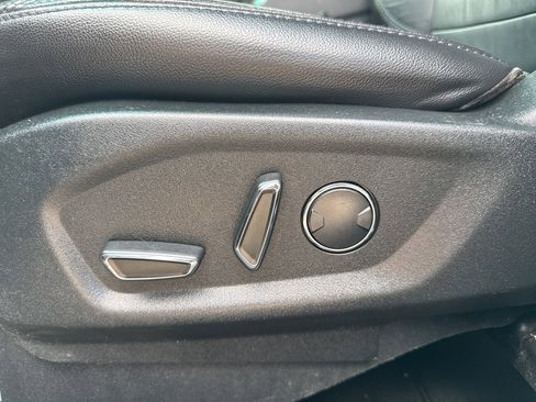 Used 2018 Ford Explorer XLT w/ Equipment Group 202A image 34