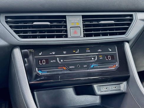 Used 2025 Volkswagen Jetta Sport FWD image 17