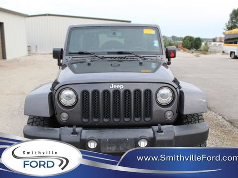 Used 2017 Jeep Wrangler Unlimited Rubicon w/ Connectivity Group AWD/4WD image 1