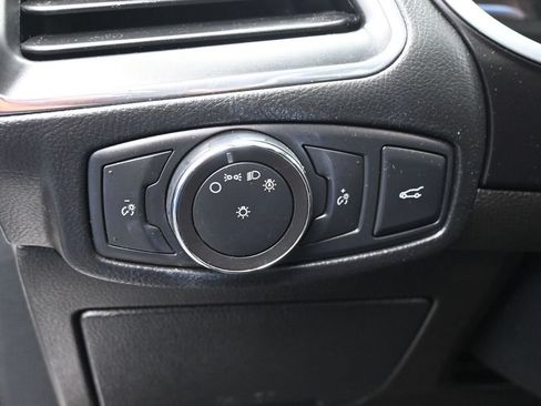 Used 2018 Ford Edge Titanium w/ Equipment Group 302A AWD/4WD image 11