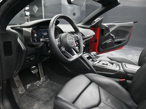 Used 2021 Audi R8 V10 w/ Premium Package image 33