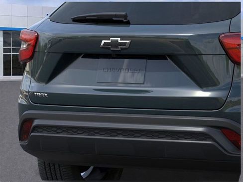 New 2026 Chevrolet Trax LS w/ LS Convenience Package FWD image 14