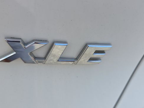 Used 2021 Toyota RAV4 XLE w/ Convenience Package FWD image 33