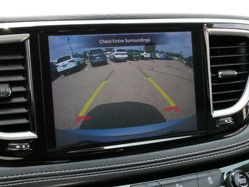 Used 2023 Chrysler Pacifica Touring-L FWD image 28