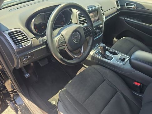 Used 2018 Jeep Grand Cherokee Laredo AWD/4WD image 21