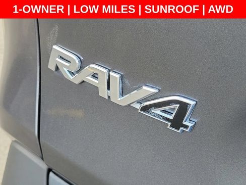 Used 2022 Toyota RAV4 XLE Premium w/ Carpet Mat Package (TMS) AWD/4WD image 10