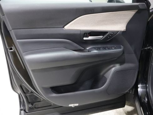 Certified 2024 Toyota Grand Highlander AWD image 14