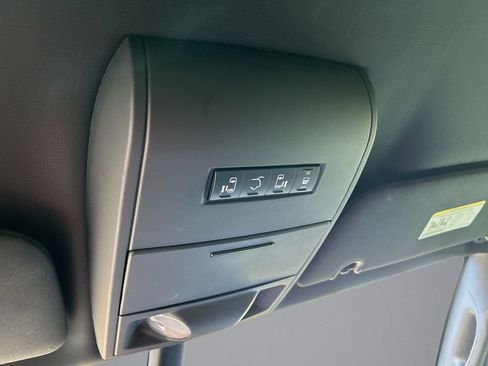Used 2019 Dodge Grand Caravan SXT FWD image 24