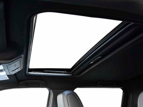 Used 2022 Nissan Frontier PRO-4X w/ Pro-4X Premium Package image 18