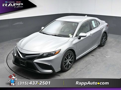 Used 2021 Toyota Camry SE image 16