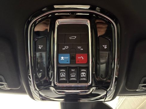 Used 2022 Jeep Grand Cherokee Summit w/ Luxury Tech Group V image 44