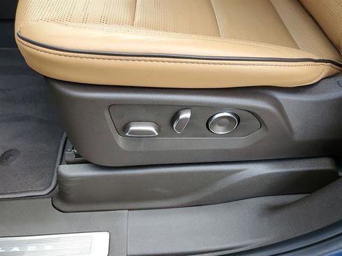 Certified 2025 Cadillac Escalade Premium Luxury image 44