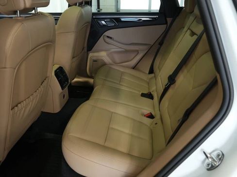 Certified 2025 Porsche Macan AWD/4WD image 27