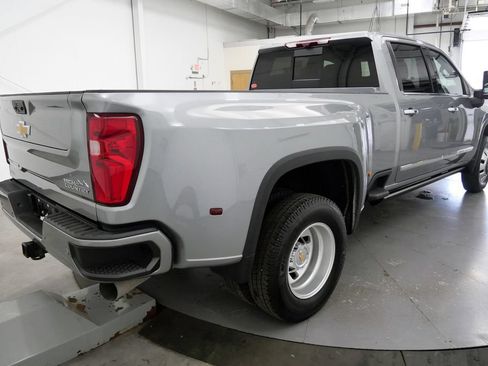 Used 2024 Chevrolet Silverado 3500 High Country w/ High Country Premium Package AWD/4WD image 7