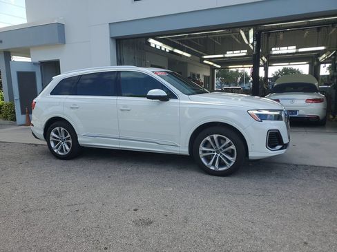 Certified 2025 Audi Q7 3.0T Premium Plus AWD/4WD image 4